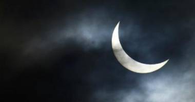 Stire din Social : Eclipsa de Soare de azi, observată cel mai bine din emisfera nordică