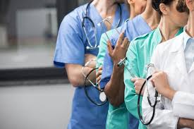 Stire din Social : Un medic șef de secție a găsit o modalitate inedită de a angaja speciliști. A dat un anunț trăsnit care a avut ecou