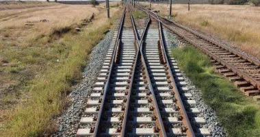 Bărbat de 70 de ani, electrocutat în apropierea căii ferate. Undița a atins linia de înaltă tensiune
