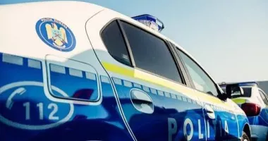 Doi tineri, prinși în flagrant după ce au furat dintr-o bază sportivă. Unul dintre ei este minor