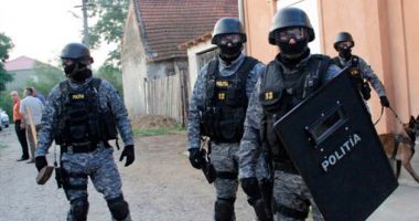 PANICĂ LA CONSTANȚA! Un bărbat a dat drumul la gaz și amenință că aruncă imobilul în aer