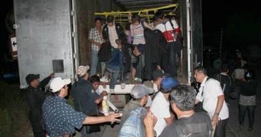 Stire din Actualitate : 31 de imigranți găsiți într-un camion frigorific în Franța