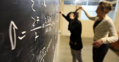 Stire din Cultură-Educație : "Băi, sunteți prosti cu P mare! Vin și te strâng de gât;Te-aș omorî pe tine"