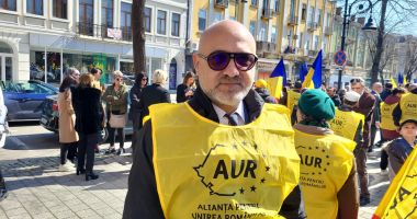 Galerie foto / Marș al susținătorilor AUR, la Constanța. George Simion, așteptat la eveniment - 5