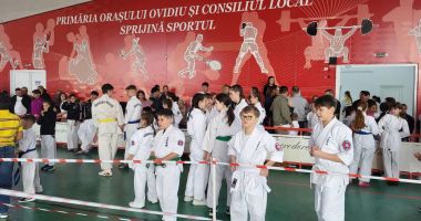 FOTO / Eveniment sportiv important de karate la Ovidiu. Sunt peste 230 de participanți veniți de la 13 cluburi din România!