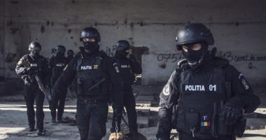 Stire din Eveniment : Mai multe persoane au fost arestate preventiv pentru trafic internaţional de droguri