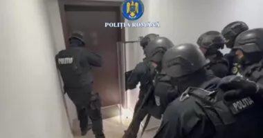 Stire din Eveniment : Caz grav de violență domestică. O mamă și copilul ei de un an, ținuți cu forța într-o locuință
