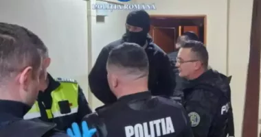 Stire din Eveniment : Fals agent imobiliar, arestat după ce a păcălit un patron de pensiune cu 128.000 de euro
