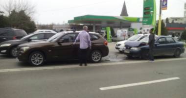Stire din Eveniment : Galerie foto. Accident rutier în zona Tomis 3 din Constanța