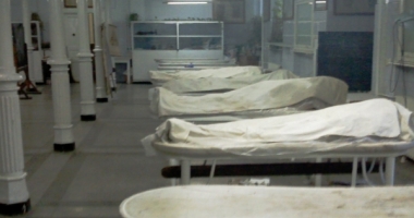 MICUL DEJUN, TRANSFORMAT ÎN TRAGEDIE! O MAMĂ ȘI-A OMORÂT AMBII COPII, DIN CAUZA UNEI BACTERII DE PE TELEFONUL MOBIL
