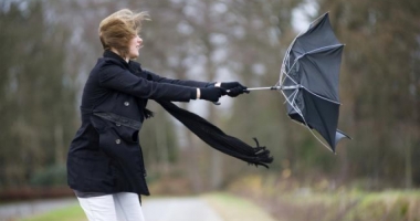 Stire din Social : Vânt puternic la Constanța. Meteorologii au emis un nou cod galben