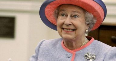 Stire din Actualitate : Regina Elisabeta, tot mai des cu ochelari de soare! Iată motivul