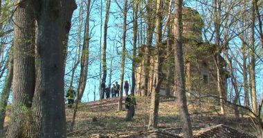 Stire din Eveniment : A fost dezlegat misterul cadavrului mumificat și decapitat, găsit la Vila lui Ceaușescu
