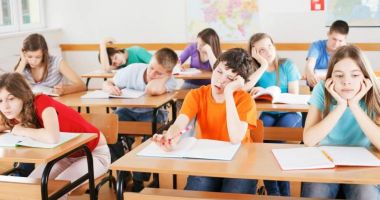 Stire din Cultură-Educație : "O componentă esențială pentru educație de calitate este reprezentată de omul de la catedră"