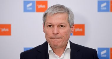 Stire din Politică-Administrație : Dacian Cioloş: "Vedem că intenția unor lideri PNL e de a se arunca în brațele PSD"