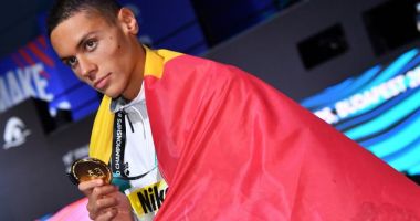 Stire din Sport : David Popovici, decorat de președintele Klaus Iohannis! Când va avea loc ceremonia
