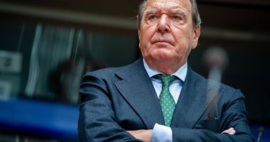 Stire din Actualitate : Kremlinul doreşte o soluţie negociată, este de părere fostul cancelar german Gerhard Schroeder