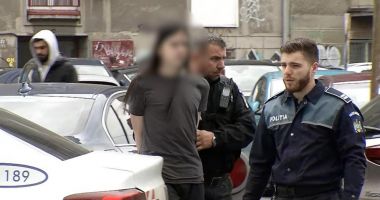 Stire din Eveniment : Elevul care a înjunghiat-o pe profesoara de japoneză, arestat pentru 30 de zile