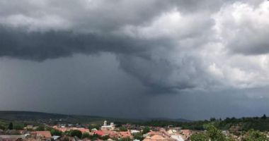 CONSTANŢA INTRĂ SUB COD GALBEN DE PLOI ŞI VIJELII, DIN ACEASTĂ DUPĂ AMIAZĂ!
