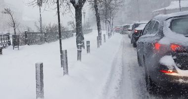 Stire din Eveniment : Infotrafic: Circulaţie în condiţii de iarnă pe mai multe drumuri ale țării