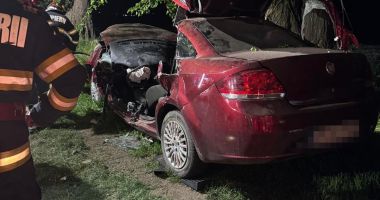 ACCIDENT CUMPLIT! Două femei au murit, după ce mașina în care se aflau s-a izbit de un copac