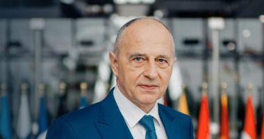 Stire din Politică-Administrație : Mircea Geoană o susţine pe Elena Lasconi în turul 2 al prezidenţialelor
