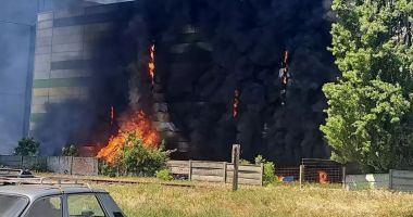 Stire din Eveniment : Incendiu în curtea unui centru comercial aflat în renovare. A fost transmis mesaj RO-Alert