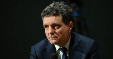 Stire din Politică-Administrație : Nicușor Dan anunţă că miercuri încep discuțiile cu partidele pentru formarea noului guvern