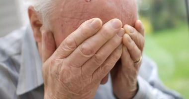 Stire din Eveniment : Doi pensionari lăsați fără banii de pensie. Și-au pierdut economiile în câteva secunde