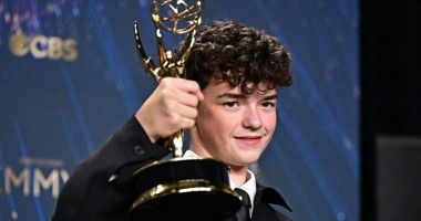 Stire din Actualitate : Owen Cooper a devenit cel mai tânăr actor care a câștigat un premiu Emmy