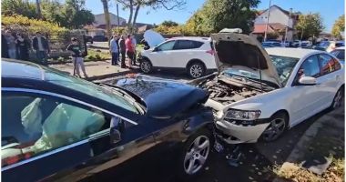 Stire din Eveniment : Un preot implicat în accidentul de pe strada Hatman Arbore. Venea de la Împărtăşanie când s-a produs coliziunea