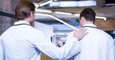 Stire din Actualitate : Medicii care răspândesc informaţii false ar putea fi sancţionaţi disciplinar