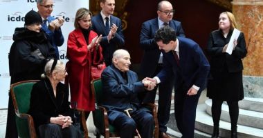 Stire din Cultură-Educație : Actorul Victor Rebengiuc a primit premiul "România Europeană 2025"