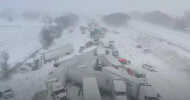Stire din Actualitate : Carambol cu peste 100 de mașini implicate în Michigan, în timpul unei furtuni de zăpadă