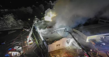 Stire din Actualitate : Incendiu violent într-un club de noapte. Sute de persoane au fost evacuate