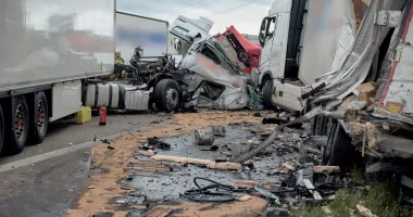 Stire din Actualitate : Șofer român de TIR a murit într-un accident teribil pe autostradă