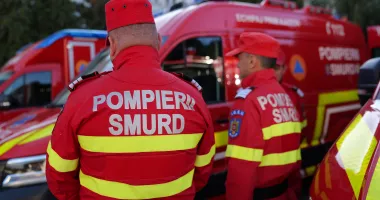 Fetiță de doi ani, în stare gravă după ce a căzut de la etajul 2. Părinții spun că dormeau