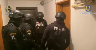 Stire din Eveniment : Captură uriașă. Zece tone de detergent și sute de produse suspecte de contrafacere descoperite de polițiști