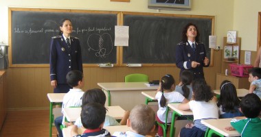 Copii, alegeți-vă cu grijă prietenii. Evitați-i pe cei violenți!