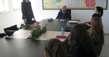 Stire din Eveniment : Elevii constănțeni, în vizită la polițiști
