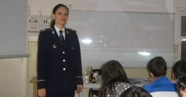 Lecții de la polițiști despre violență și infracțiuni - 2