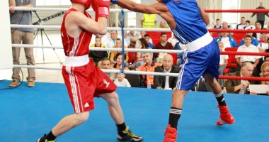 Stire din Sport : Box / Prima zi la "Centura de Aur". Vezi aici galeria foto