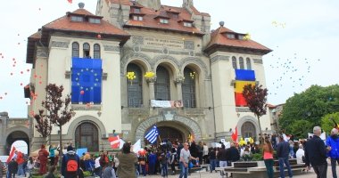 Galerie foto. Elevii din Constanța serbează Ziua Europei - 12