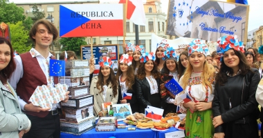 Galerie foto. Elevii din Constanța serbează Ziua Europei - 13