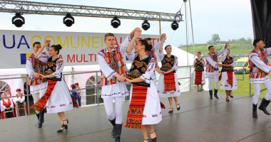 Galerie FOTO / Fiii satului Albești s-au reunit  la petrecerea organizată  de primarul Gheorghe Moldovan - 2