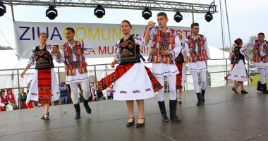 Galerie FOTO / Fiii satului Albești s-au reunit  la petrecerea organizată  de primarul Gheorghe Moldovan - 7