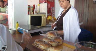 Ciorbă veche, pește stricat și cârnați expirați, în meniul turiștilor veniți pe litoral - 8