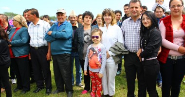 Galerie FOTO / Fiii satului Albești s-au reunit  la petrecerea organizată  de primarul Gheorghe Moldovan - 8