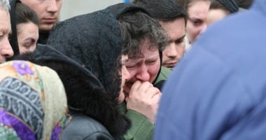 Tânăra ucisă de un șofer beat a fost condusă pe ultimul drum (GALERIE FOTO) - 2