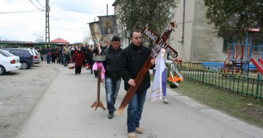 Tânăra ucisă de un șofer beat a fost condusă pe ultimul drum (GALERIE FOTO) - 3